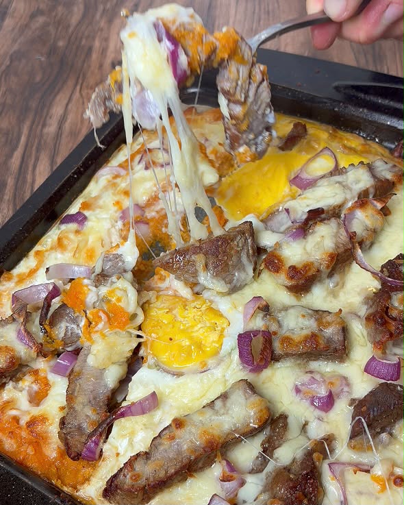 Steak, egg and cheese sweet potato tray bake